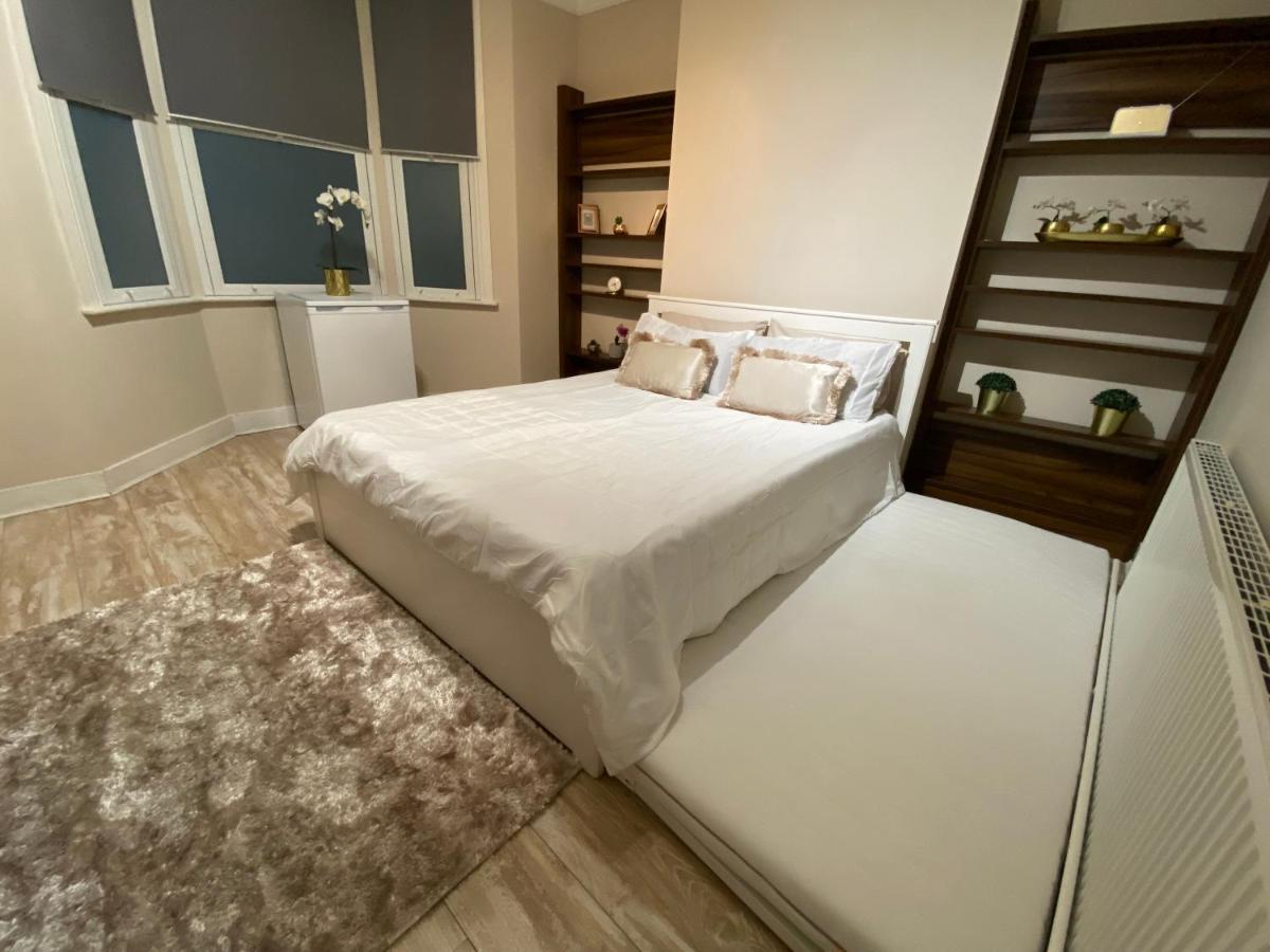 Private Rooms In Excellent Family House ,Zone 2 ลอนดอน ภายนอก รูปภาพ