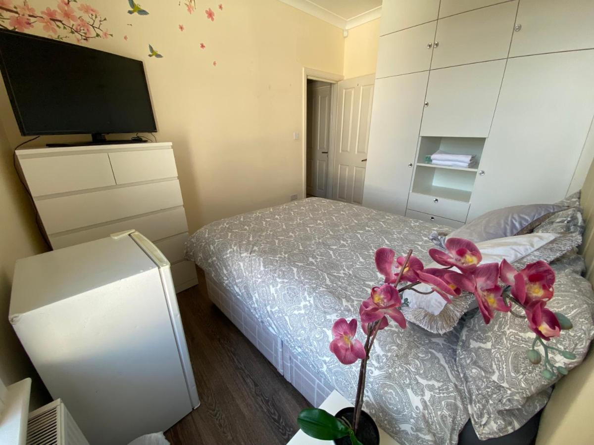 Private Rooms In Excellent Family House ,Zone 2 ลอนดอน ภายนอก รูปภาพ