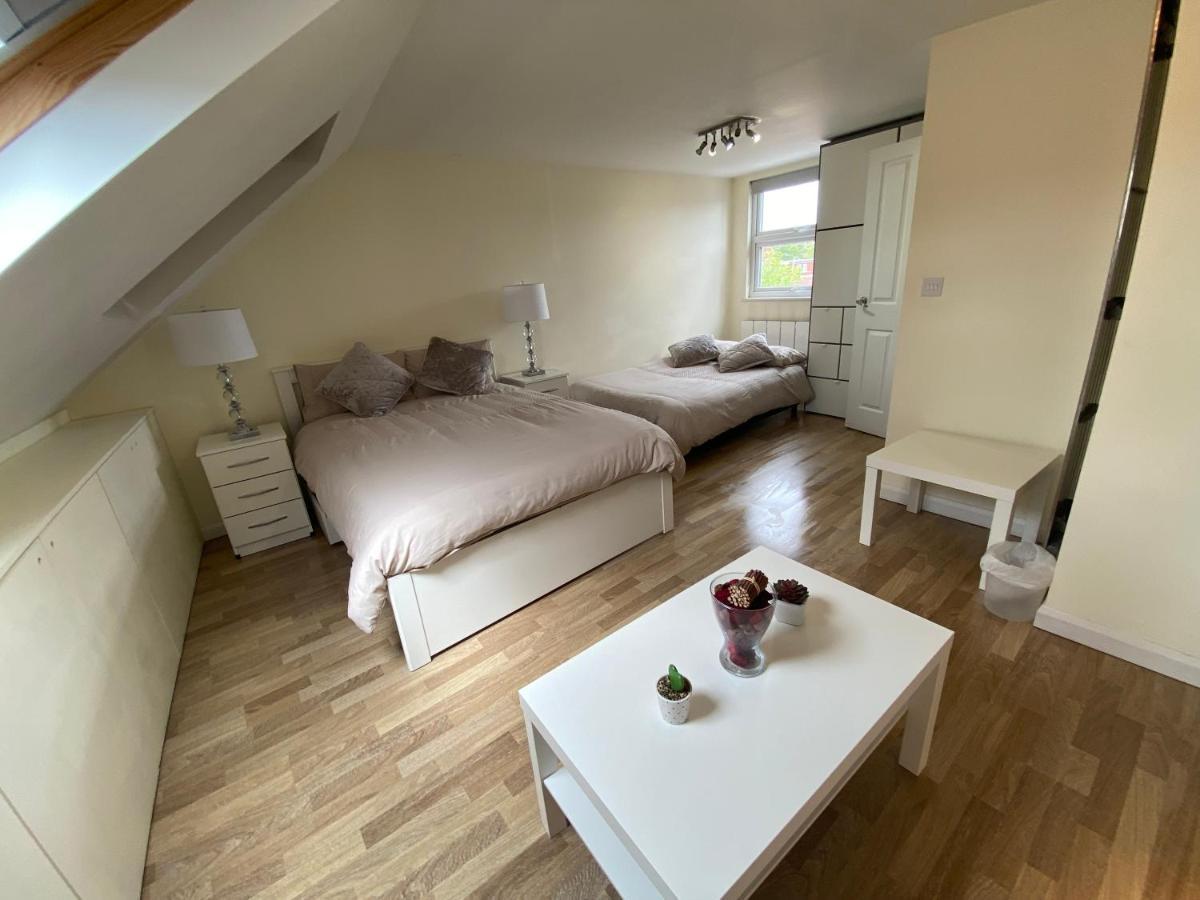 Private Rooms In Excellent Family House ,Zone 2 ลอนดอน ภายนอก รูปภาพ