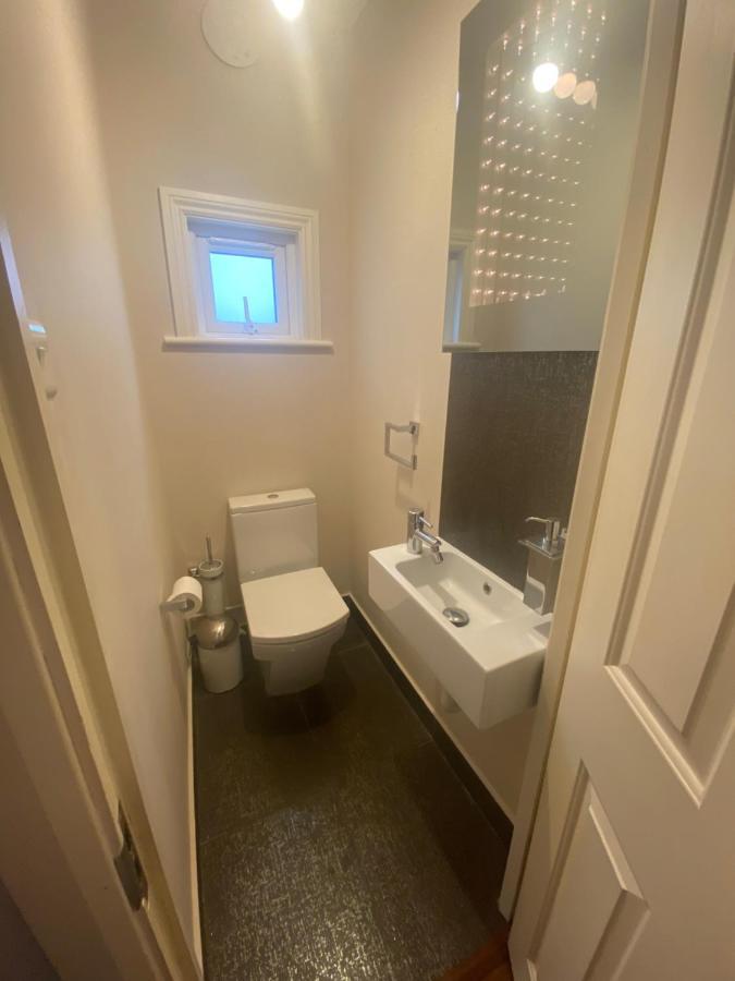 Private Rooms In Excellent Family House ,Zone 2 ลอนดอน ภายนอก รูปภาพ